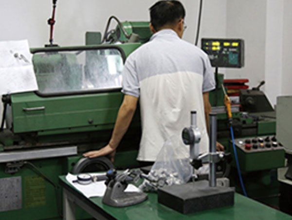 Precision internal and external cylindrical grinding machine